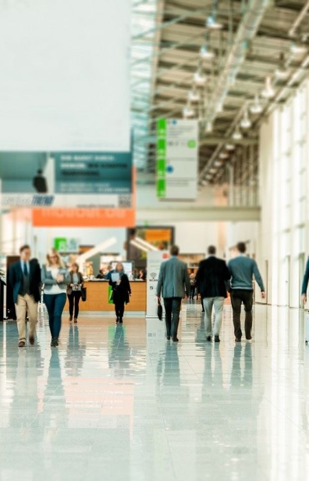 Se déplace dans le monde selon vos projets